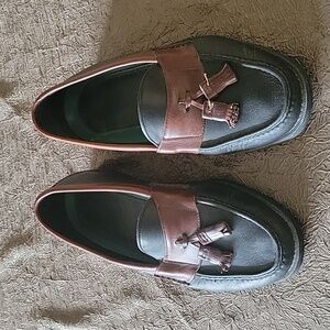 Dexter Black and Dark Brown loafer with tassel. Size 10.5.